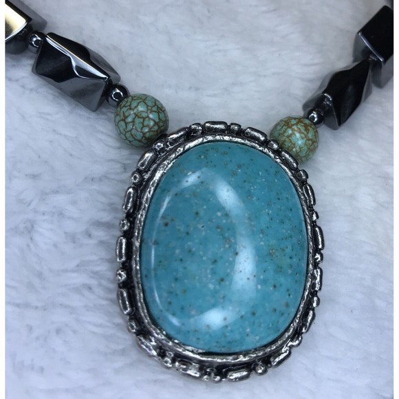 Turquoise Howlite & Hematite Southwestern Style Necklace Gemstone Magnetic Clasp - Picture 4 of 8